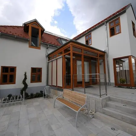Gizella Hotel And Restaurant Veszprém Exterior photo